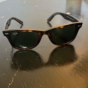 RayBan Wayfarer Tortoise Brown